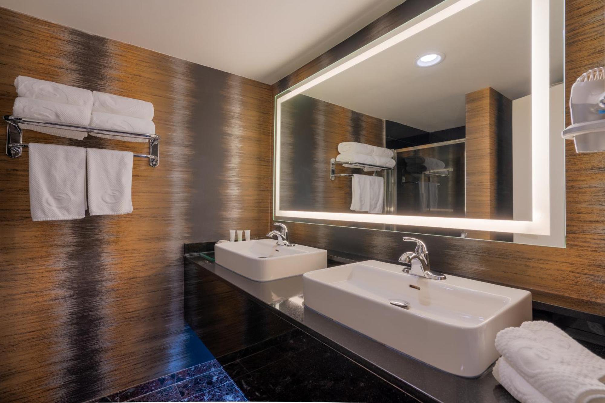 Executive Suites Hotel & Conference Center, Metro Vancouver Burnaby Ngoại thất bức ảnh