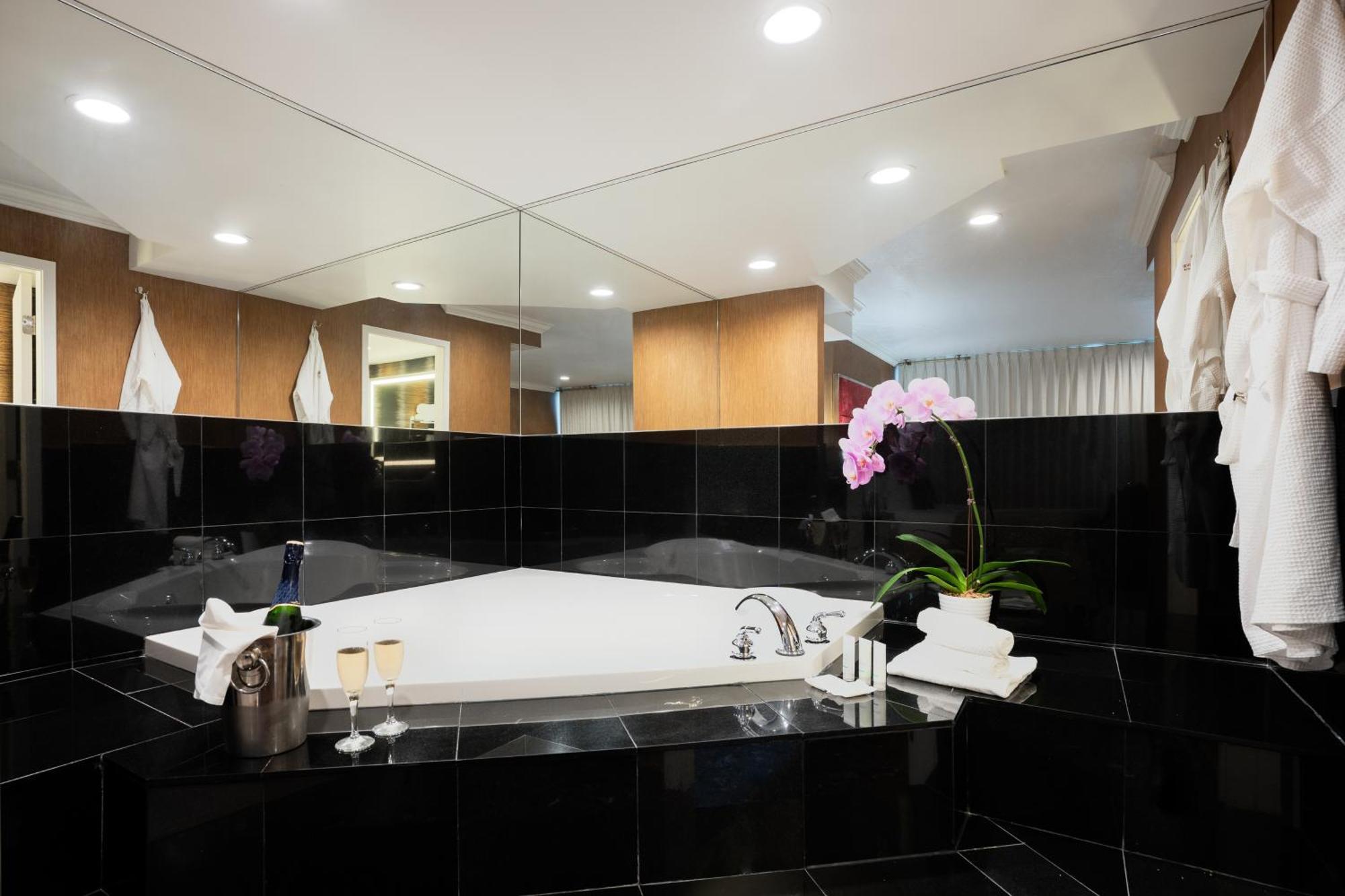 Executive Suites Hotel & Conference Center, Metro Vancouver Burnaby Ngoại thất bức ảnh